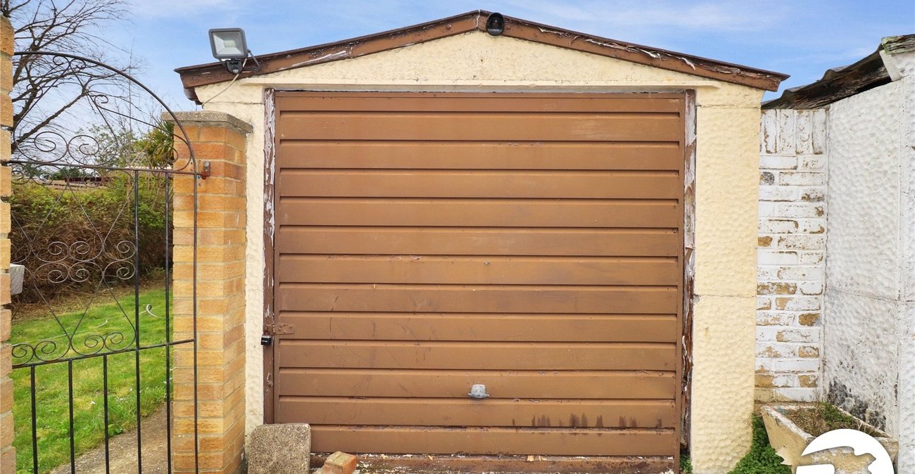 2 bedroom bungalow for sale in Bexleyheath | Robinson Jackson