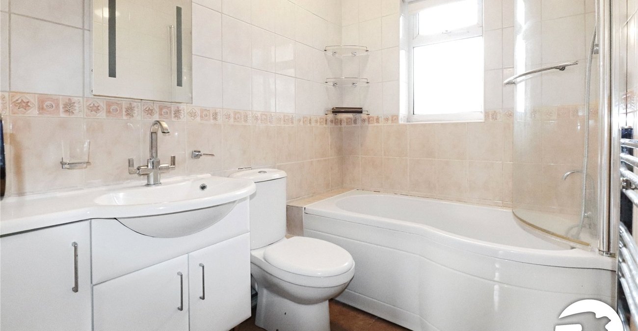 2 bedroom bungalow for sale in Bexleyheath | Robinson Jackson