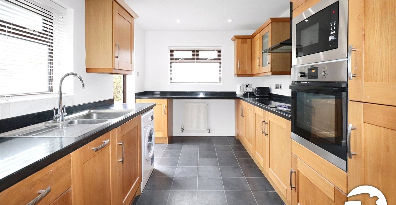 2 bedroom bungalow for sale in Bexleyheath | Robinson Jackson