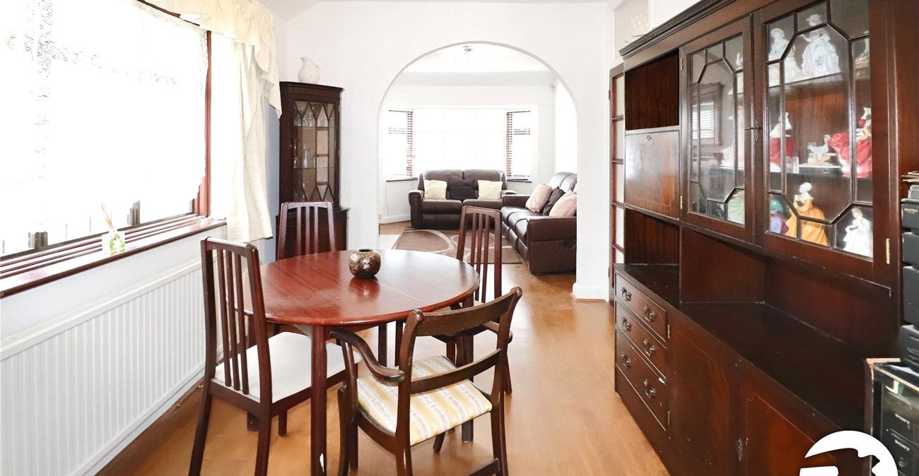 2 bedroom bungalow for sale in Bexleyheath | Robinson Jackson