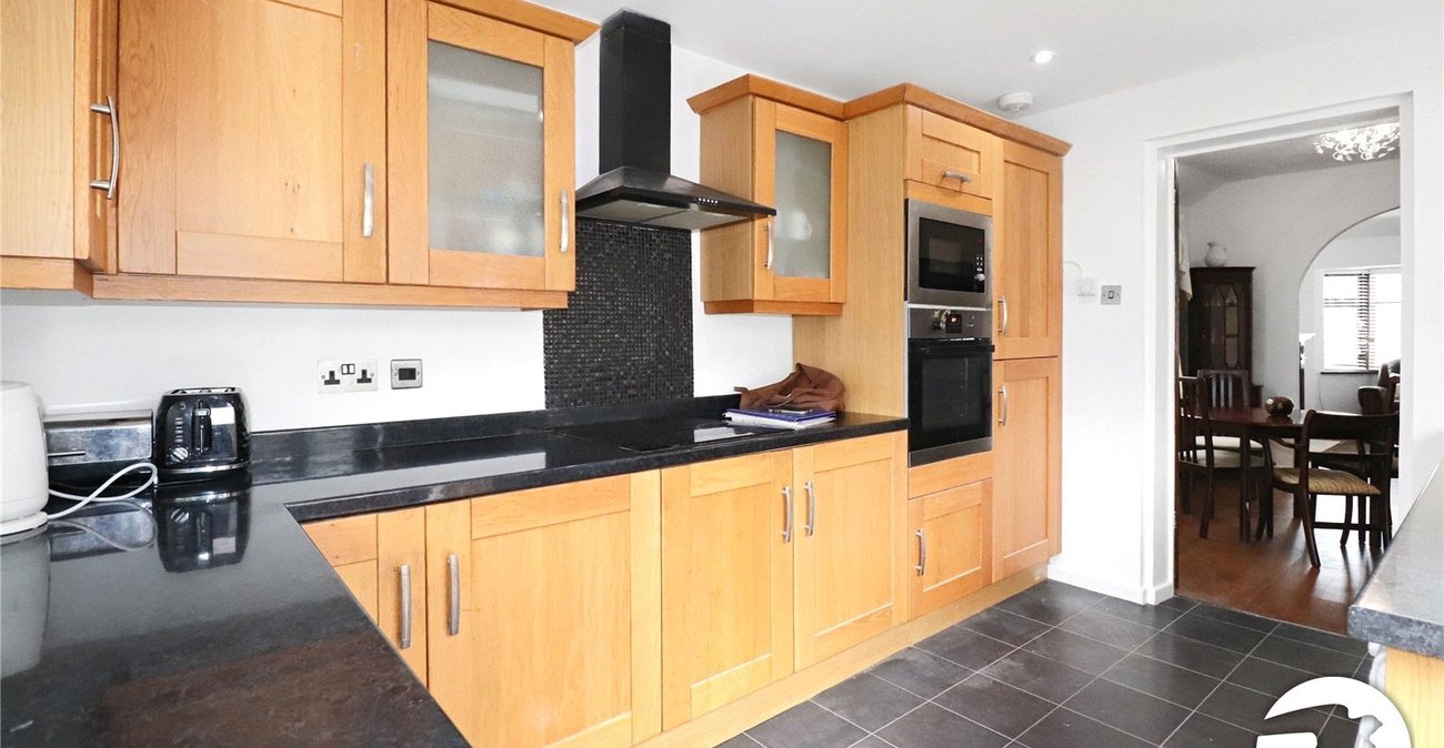 2 bedroom bungalow for sale in Bexleyheath | Robinson Jackson