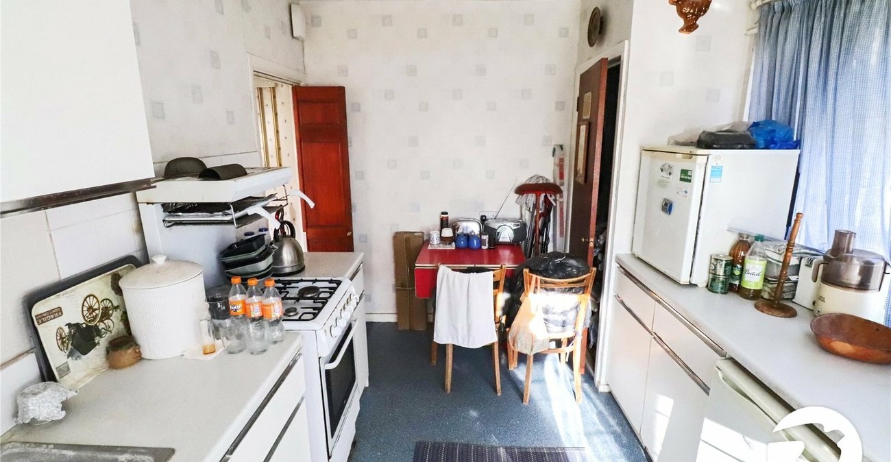 2 bedroom bungalow for sale in Bexleyheath | Robinson Jackson