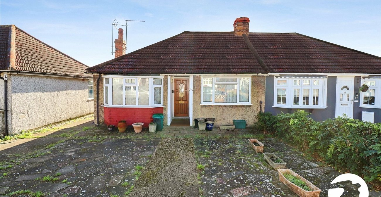 2 bedroom bungalow for sale in Bexleyheath | Robinson Jackson