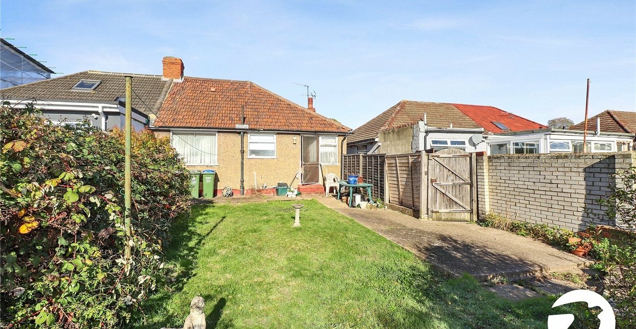 2 bedroom bungalow for sale in Bexleyheath | Robinson Jackson