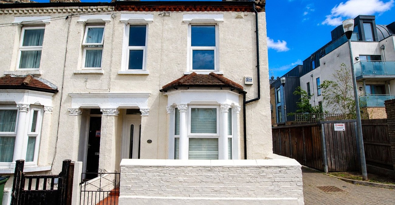 2 bedroom house for sale in Plumstead | Robinson Jackson