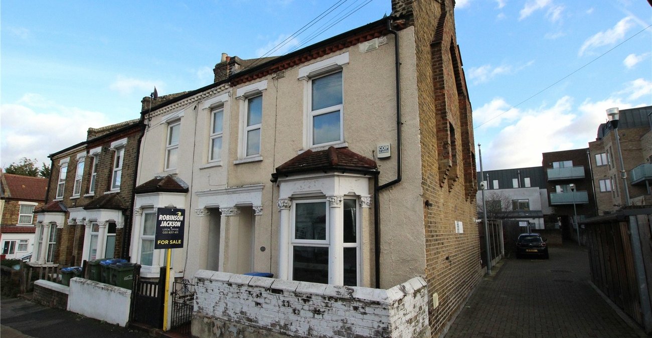 2 bedroom house for sale in Plumstead | Robinson Jackson