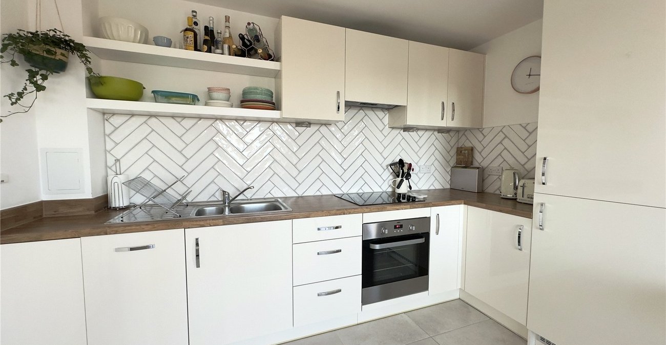 2 bedroom property for sale in London | Robinson Jackson