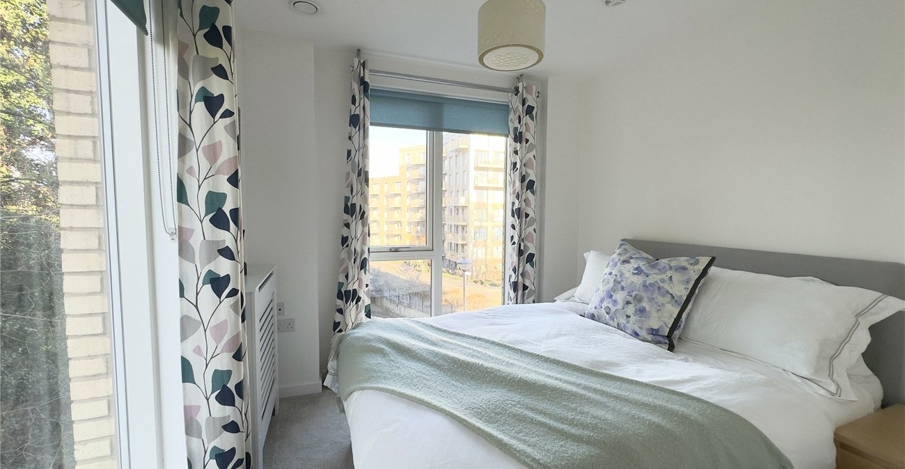 2 bedroom property for sale in London | Robinson Jackson