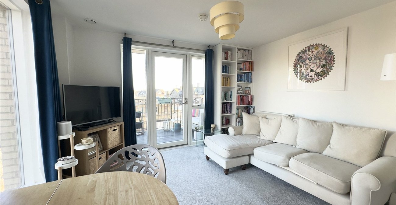 2 bedroom property for sale in London | Robinson Jackson