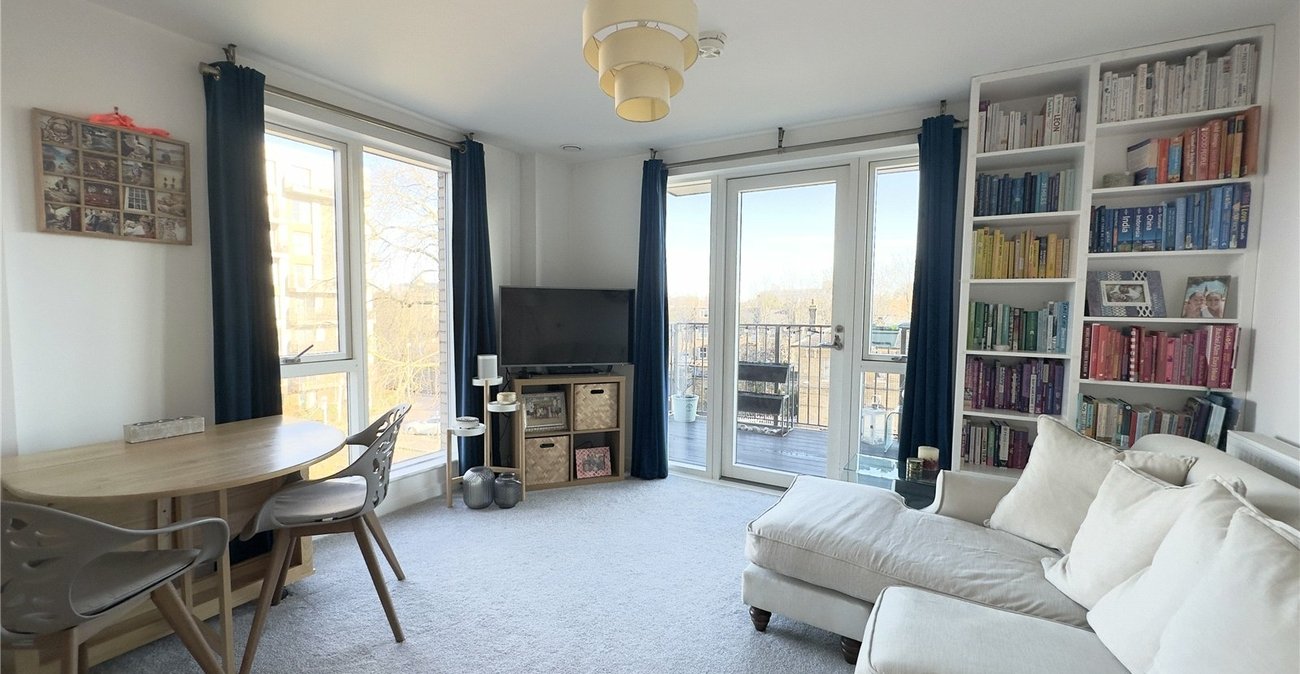 2 bedroom property for sale in London | Robinson Jackson