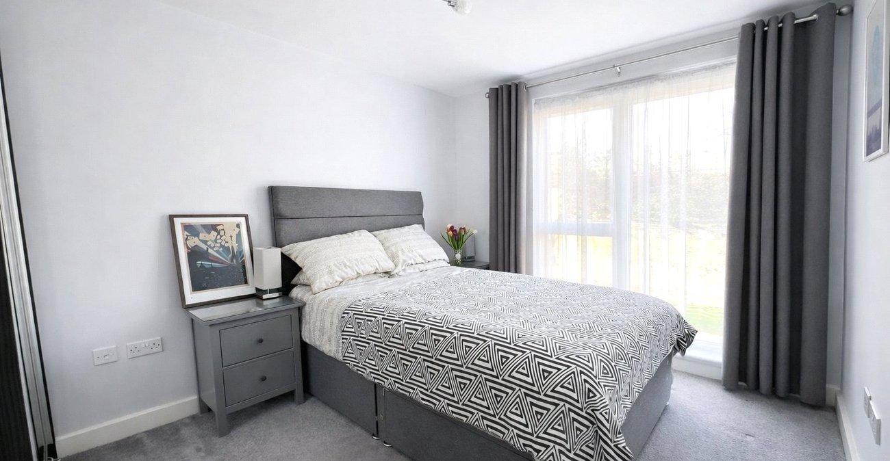 2 bedroom property for sale in London | Robinson Jackson