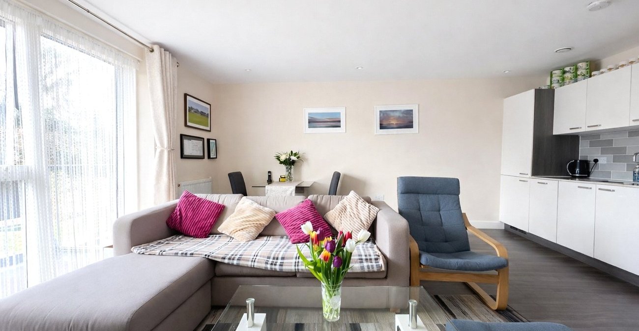 2 bedroom property for sale in London | Robinson Jackson