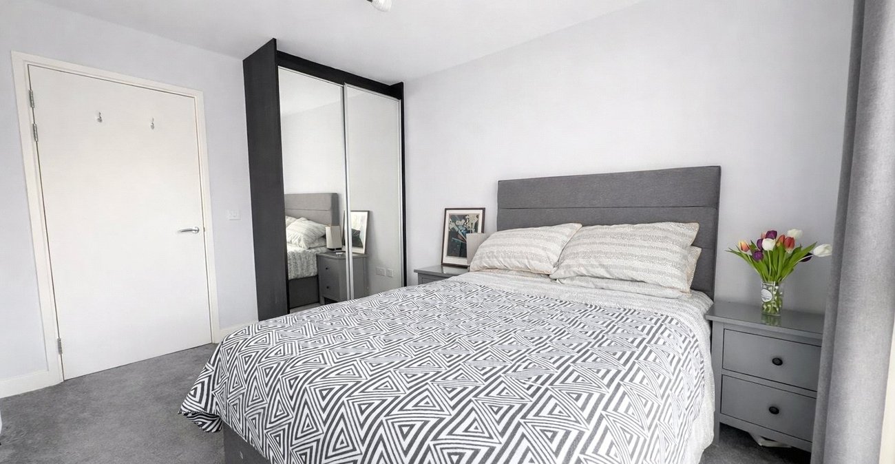 2 bedroom property for sale in London | Robinson Jackson