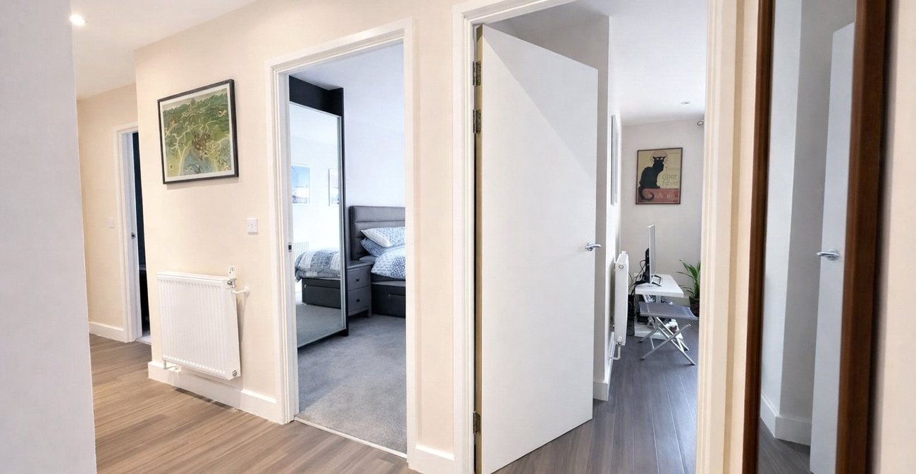 2 bedroom property for sale in London | Robinson Jackson