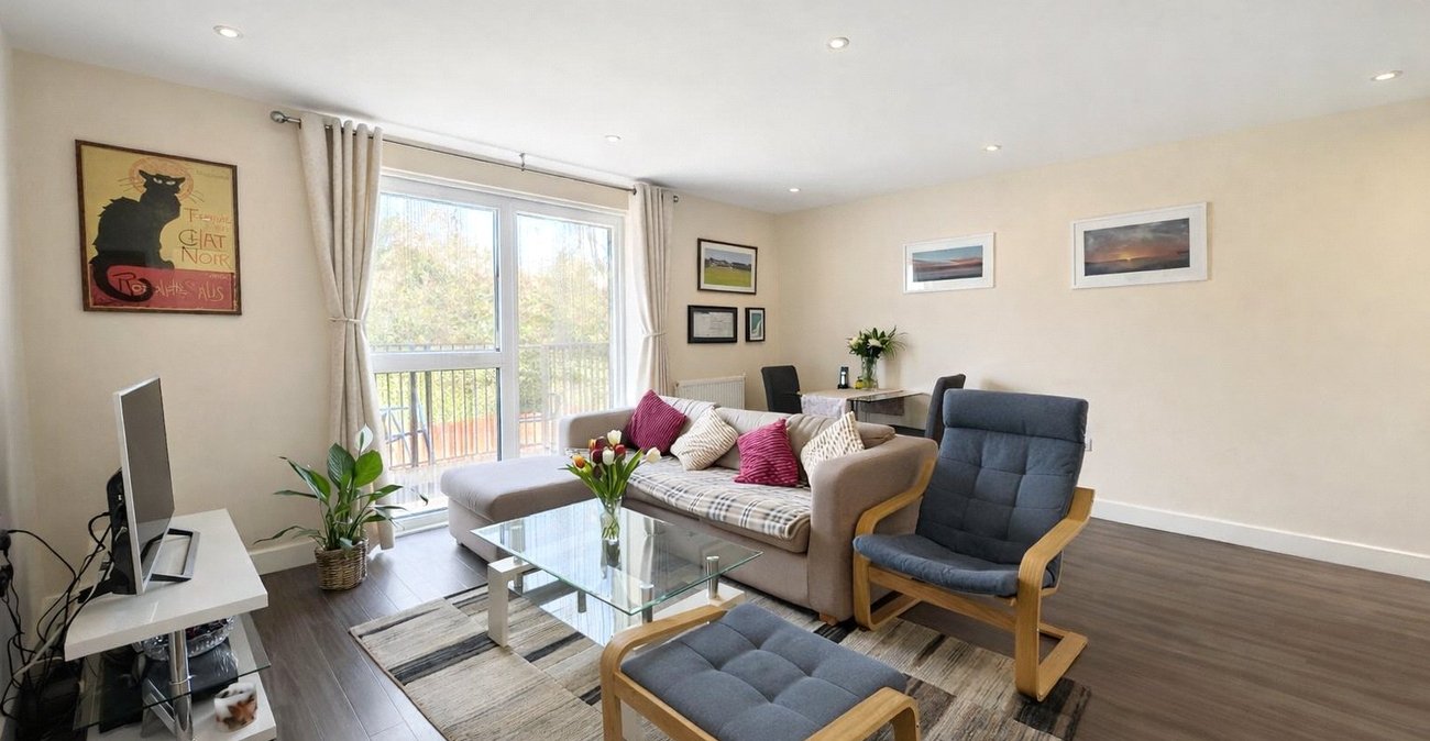 2 bedroom property for sale in London | Robinson Jackson