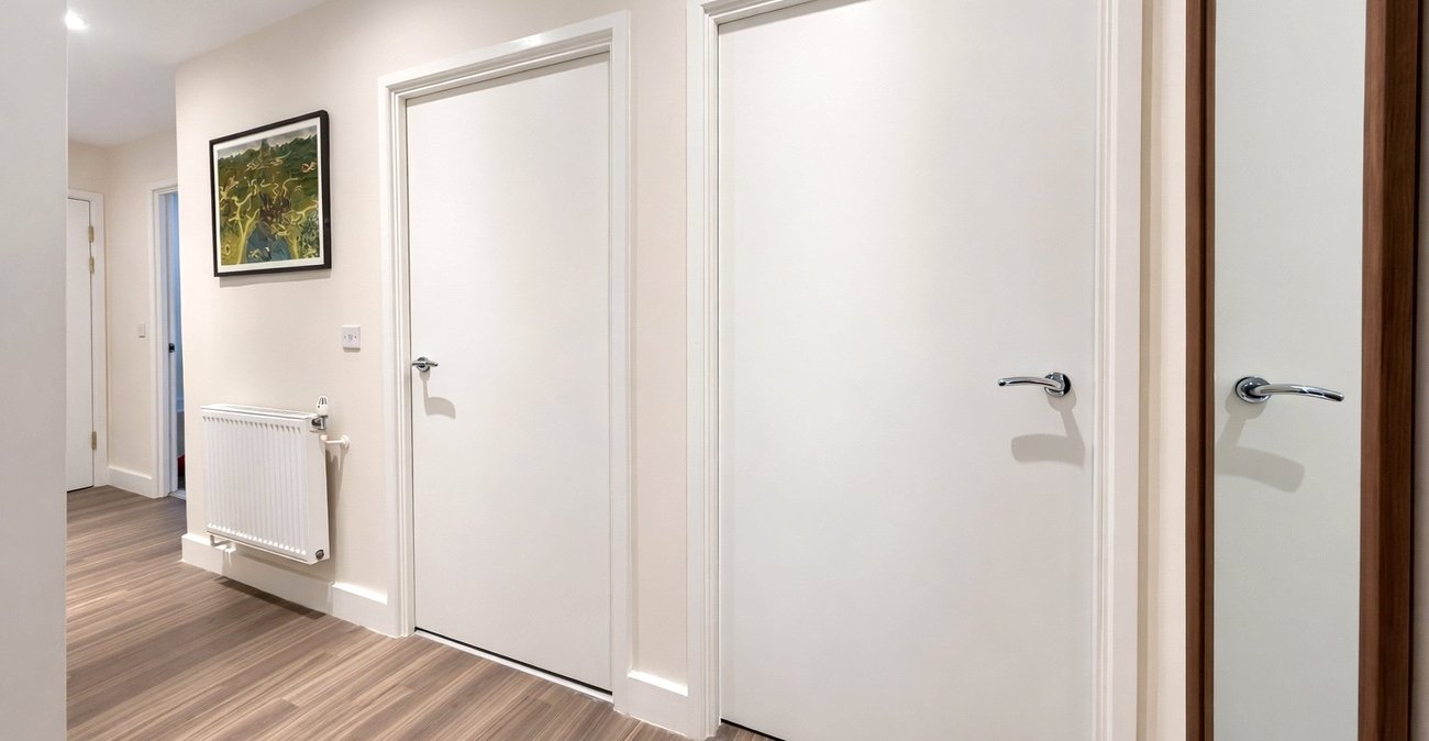 2 bedroom property for sale in London | Robinson Jackson