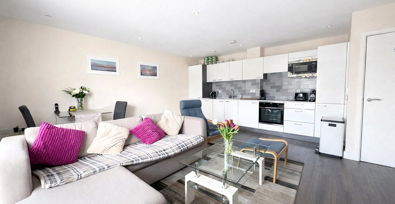 2 bedroom property for sale in London | Robinson Jackson