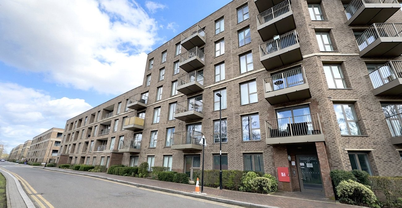 2 bedroom property for sale in London | Robinson Jackson