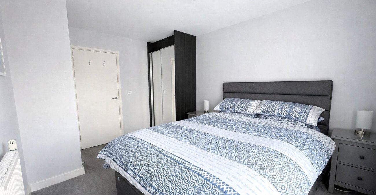 2 bedroom property for sale in London | Robinson Jackson
