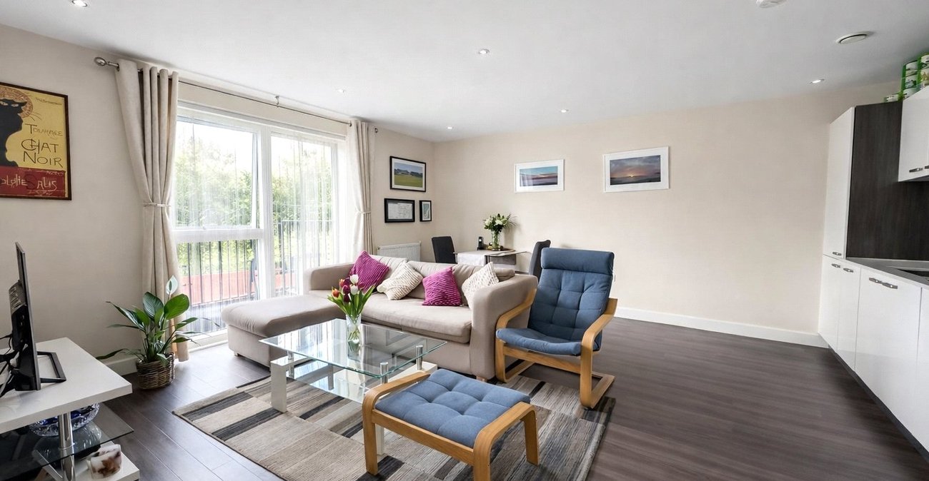 2 bedroom property for sale in London | Robinson Jackson