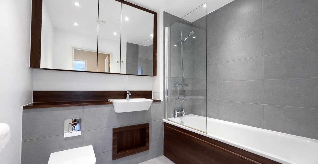 2 bedroom property for sale in London | Robinson Jackson