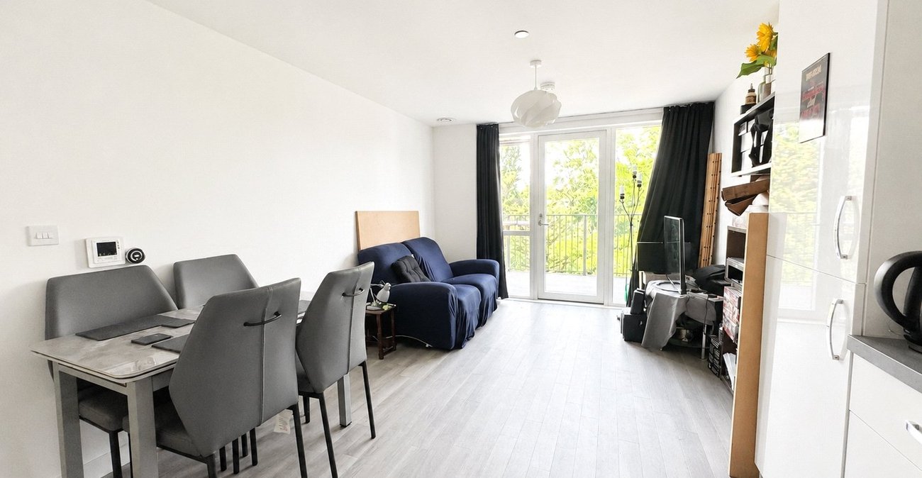 2 bedroom property for sale in London | Robinson Jackson