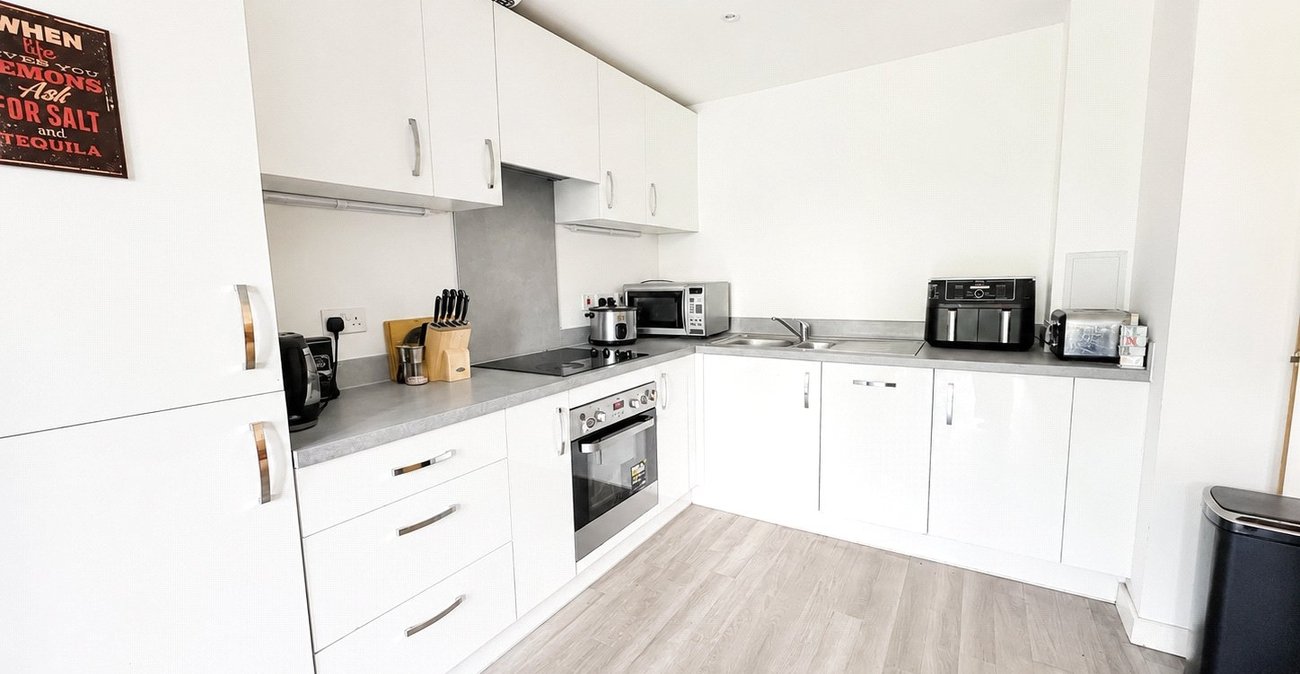 2 bedroom property for sale in London | Robinson Jackson