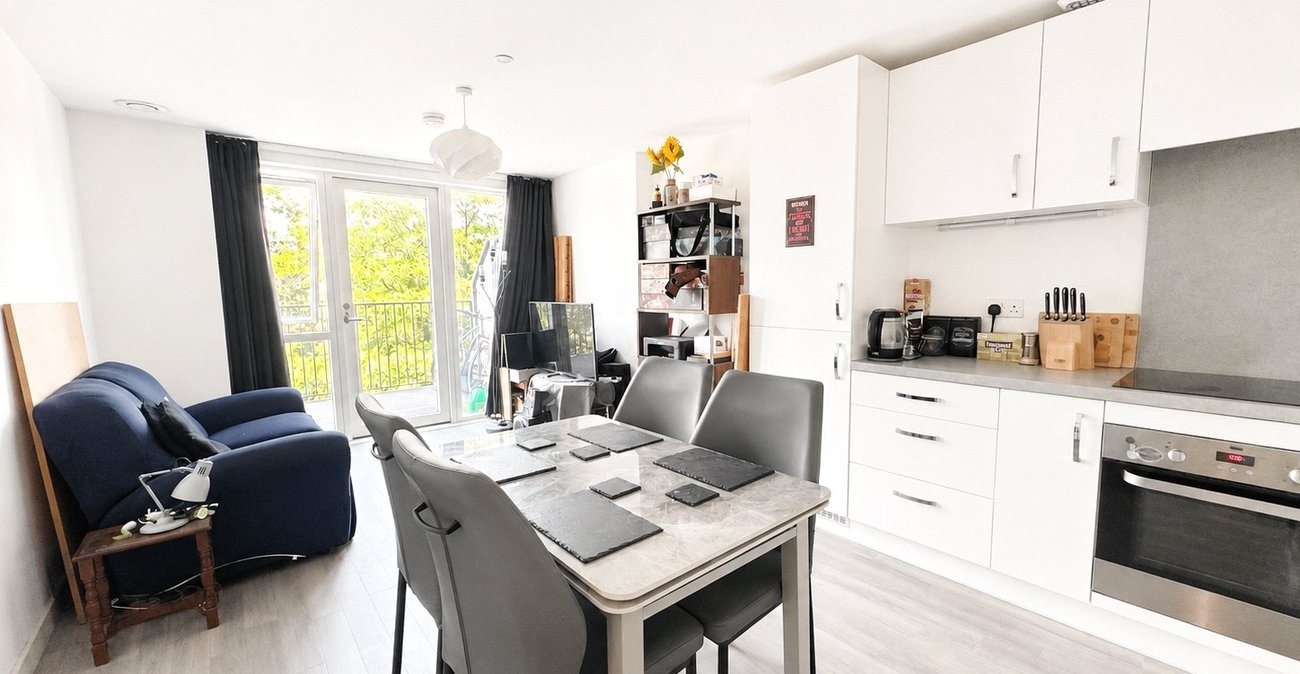 2 bedroom property for sale in London | Robinson Jackson