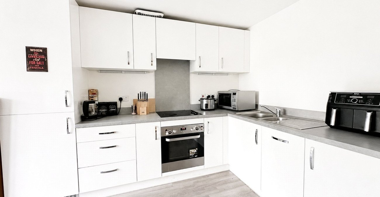 2 bedroom property for sale in London | Robinson Jackson