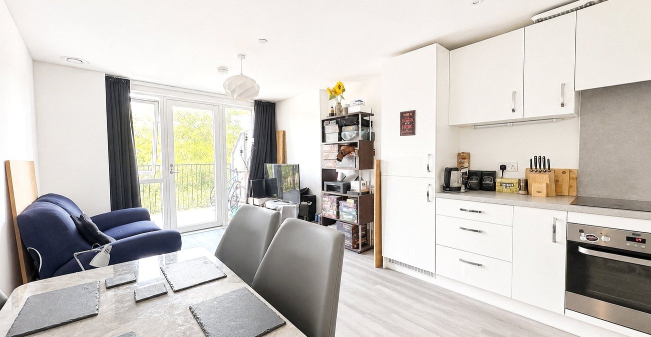 2 bedroom property for sale in London | Robinson Jackson