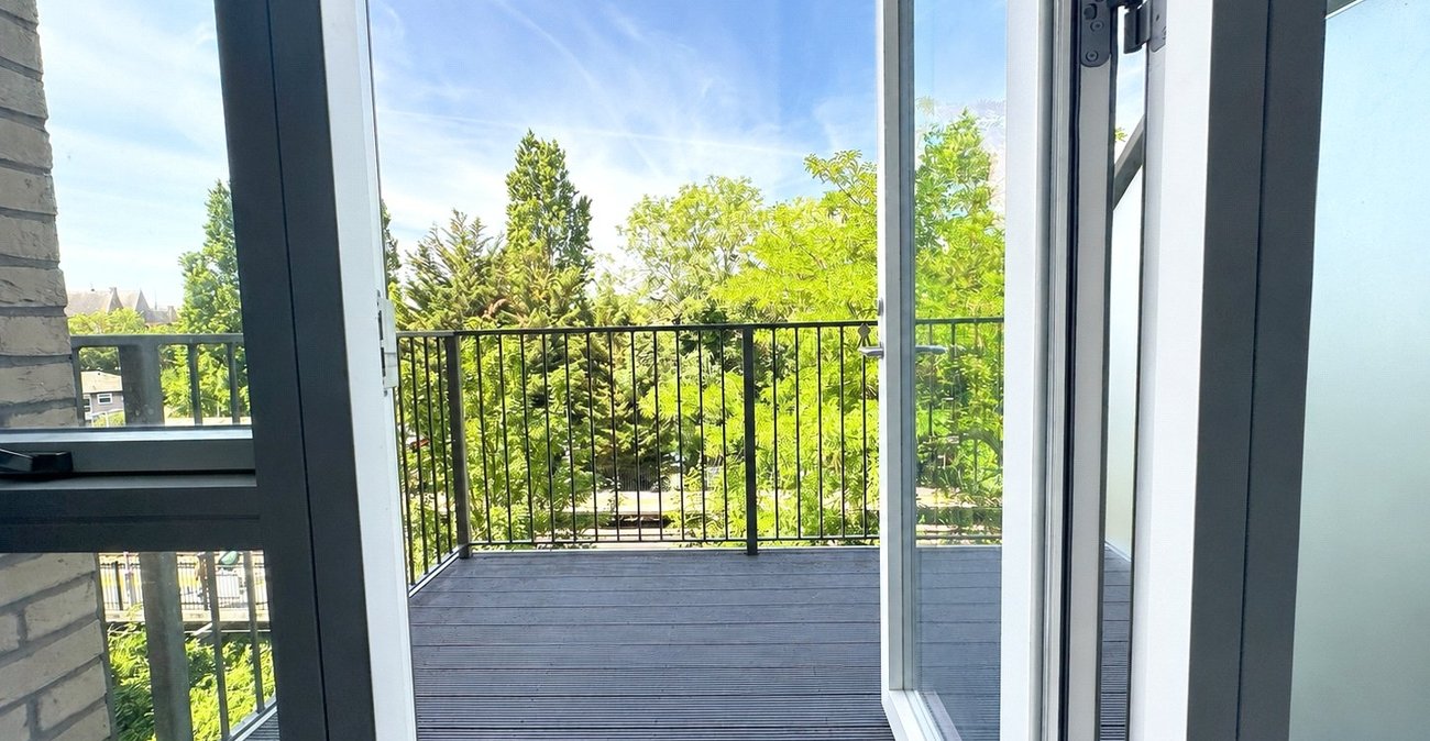 2 bedroom property for sale in London | Robinson Jackson