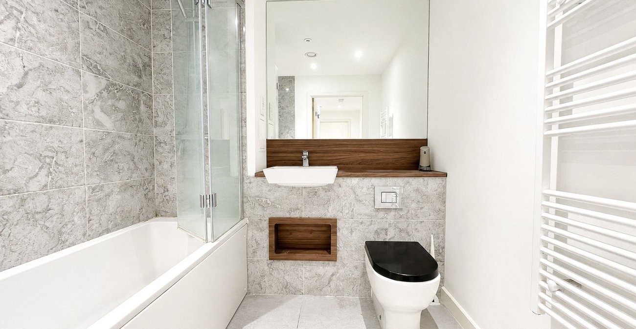 2 bedroom property for sale in London | Robinson Jackson