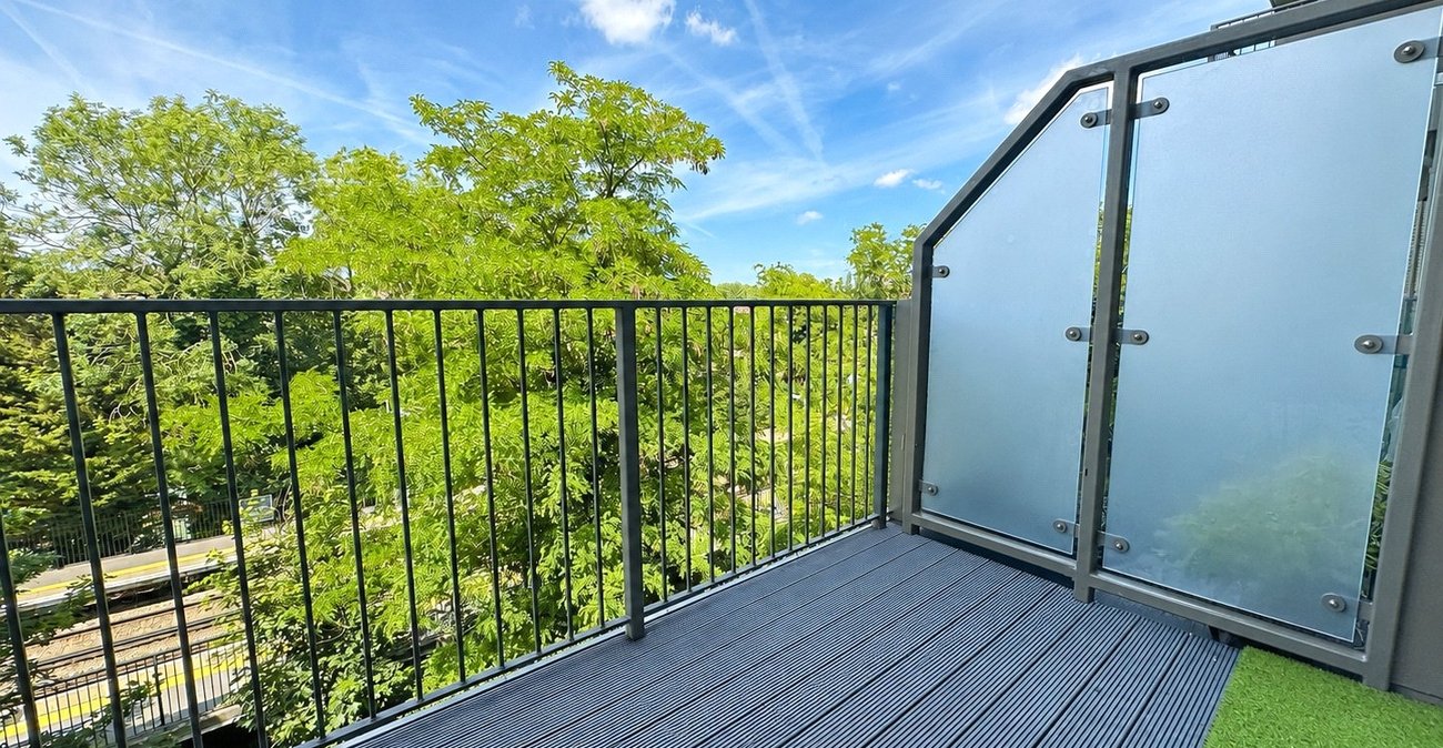 2 bedroom property for sale in London | Robinson Jackson