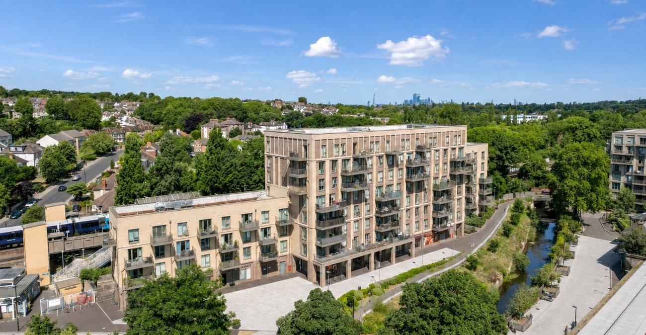 2 bedroom property for sale in London | Robinson Jackson