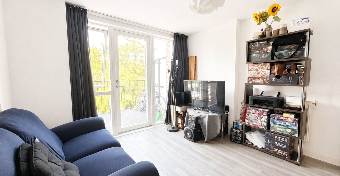 2 bedroom property for sale in London | Robinson Jackson