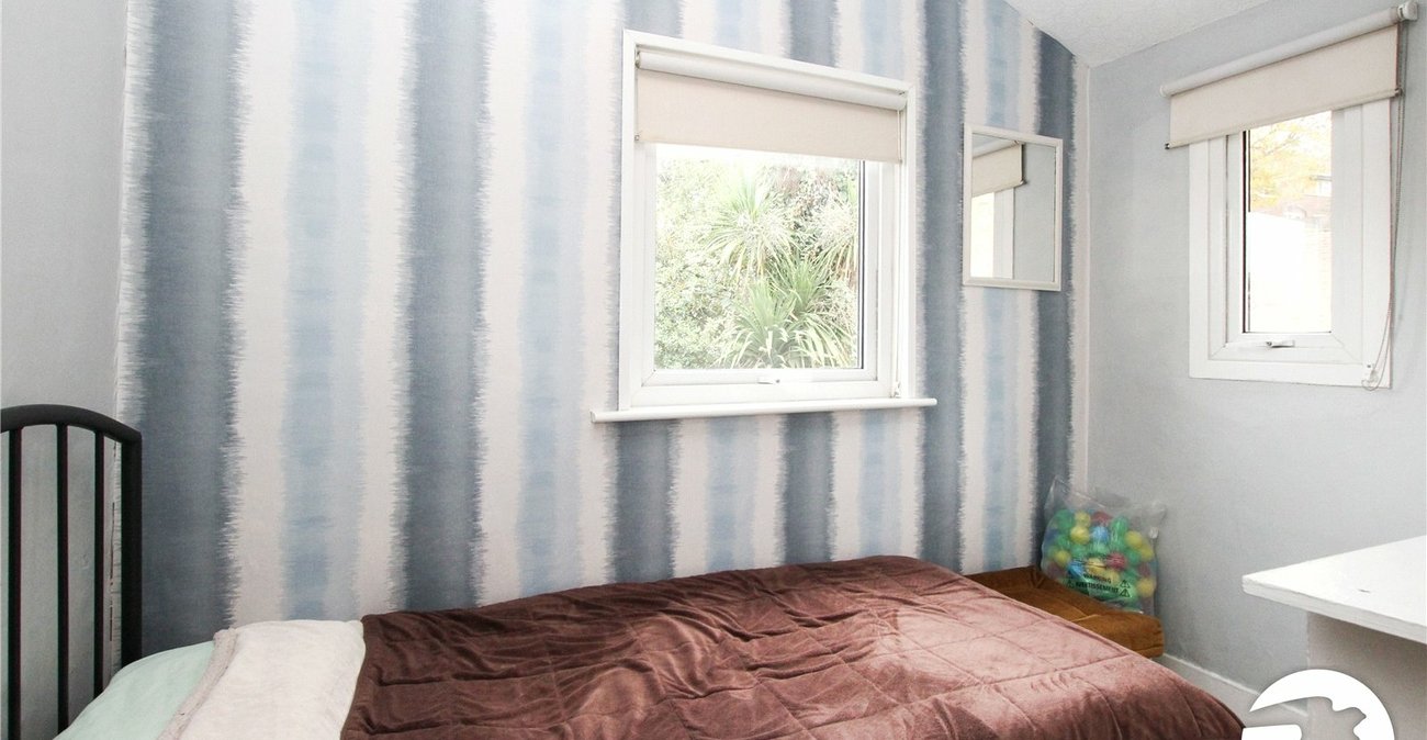 4 bedroom house for sale in Plumstead Common | Robinson Jackson