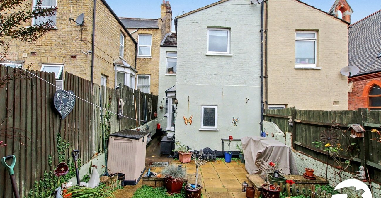 4 bedroom house for sale in Plumstead Common | Robinson Jackson