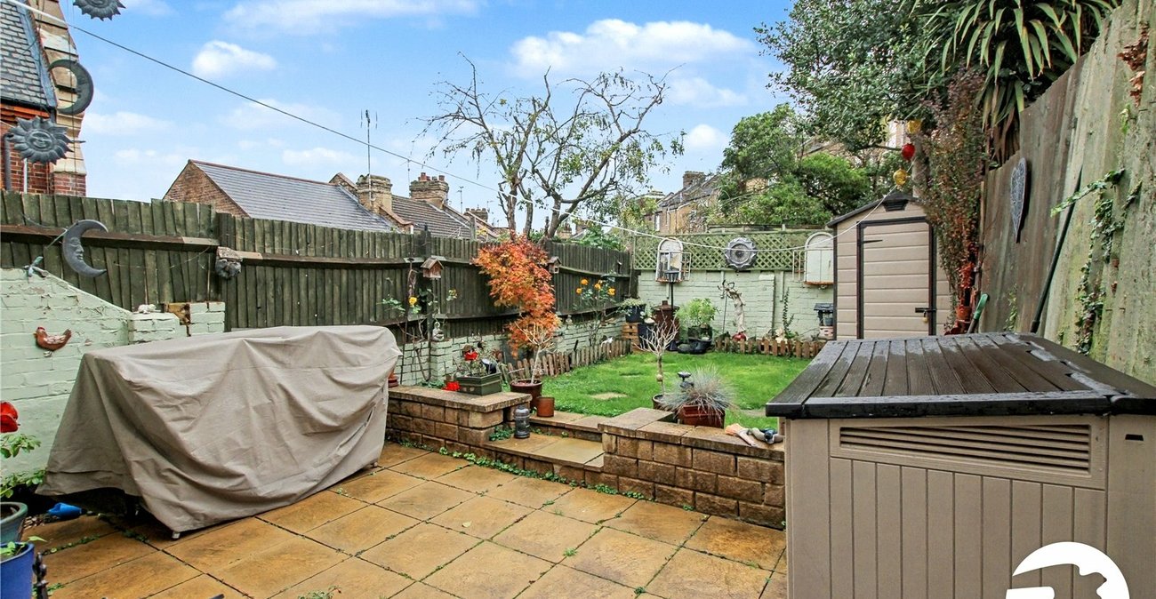 4 bedroom house for sale in Plumstead Common | Robinson Jackson