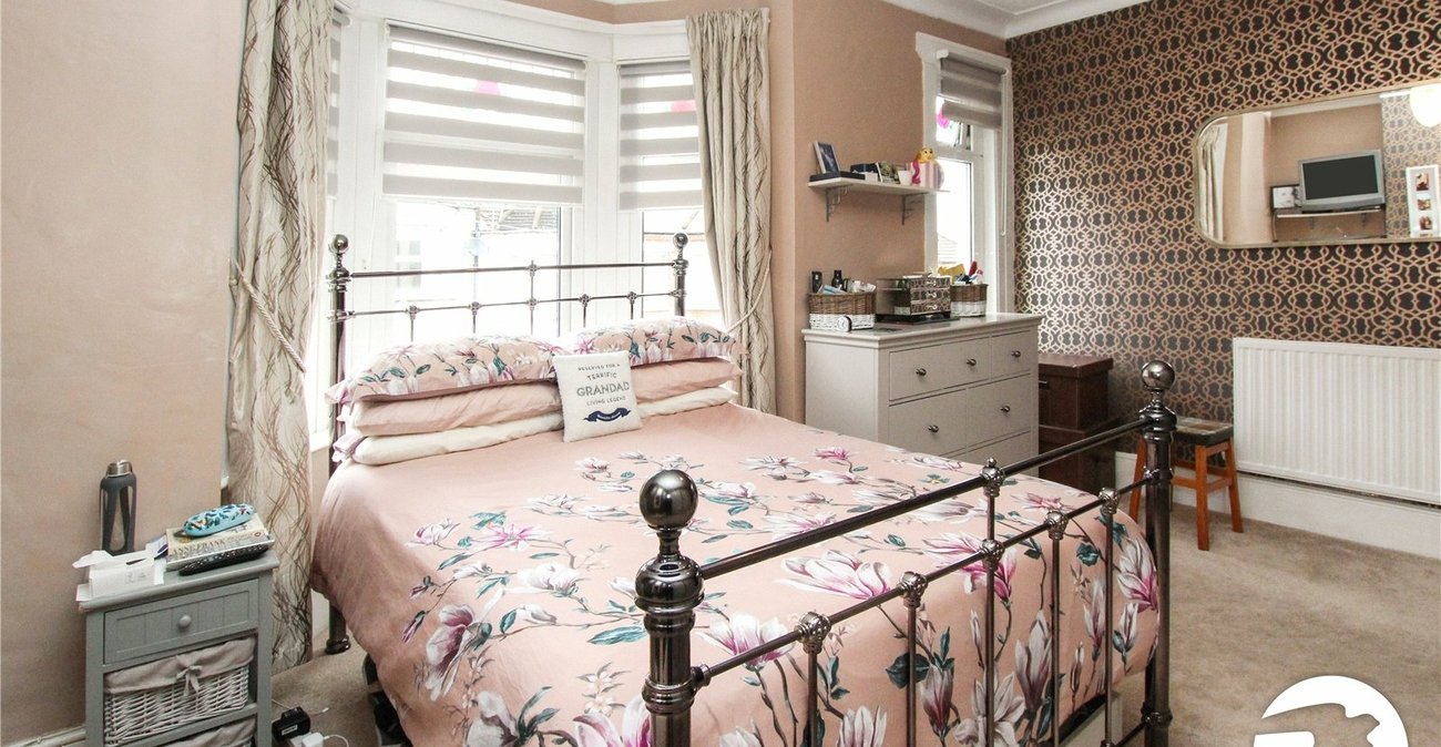 4 bedroom house for sale in Plumstead Common | Robinson Jackson