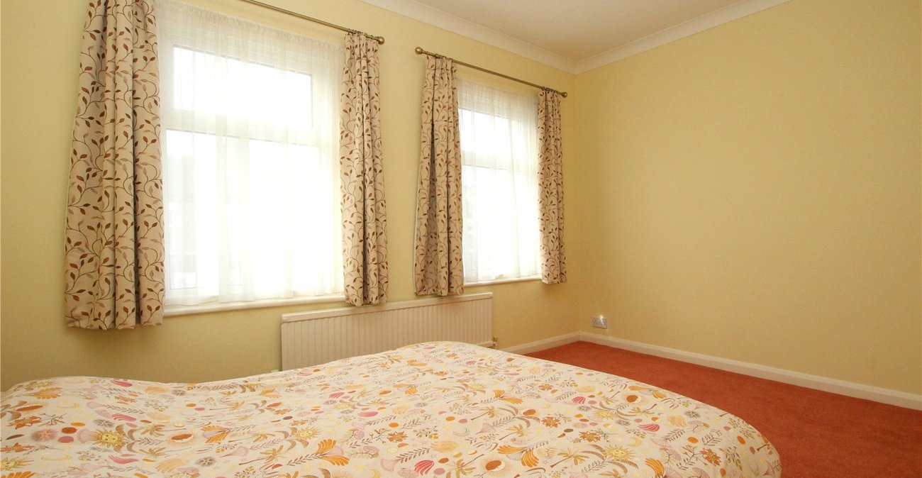 2 bedroom house for sale in London | Robinson Jackson