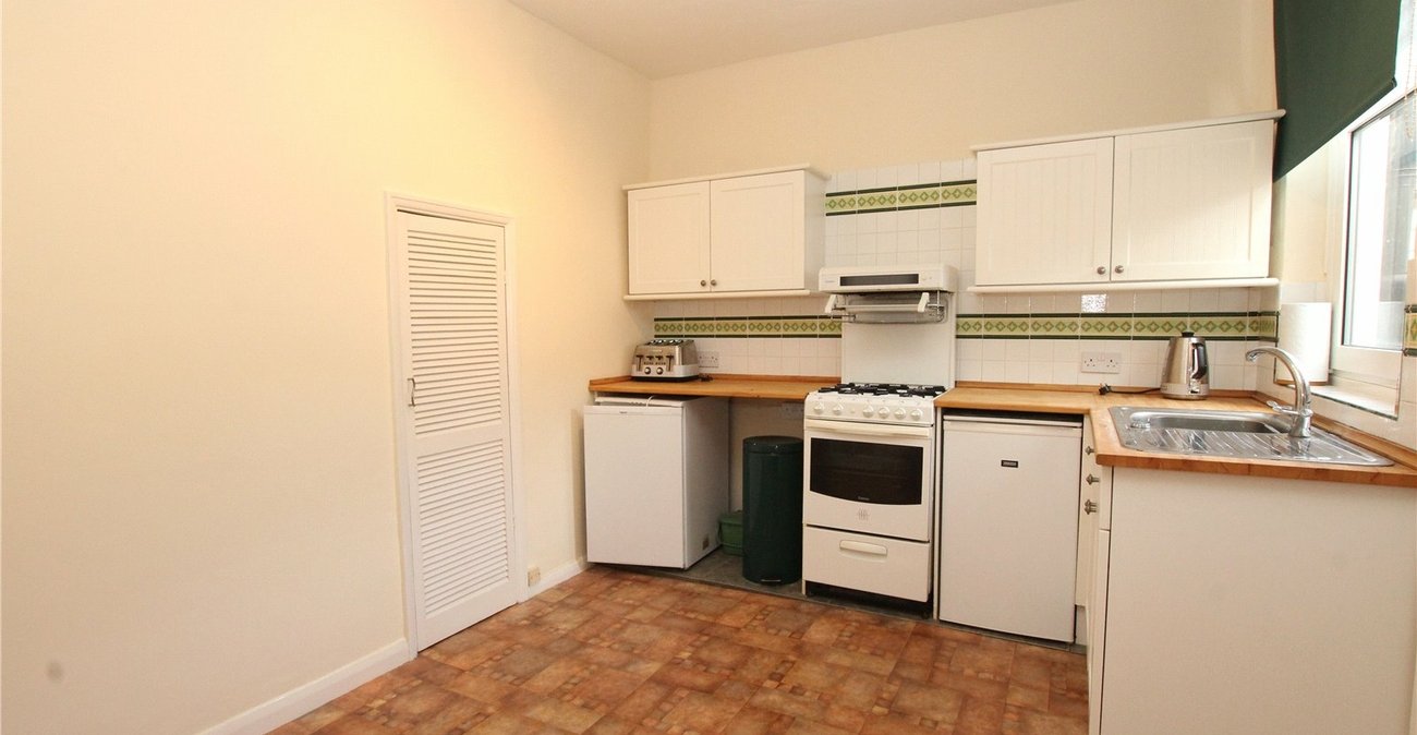 2 bedroom house for sale in London | Robinson Jackson