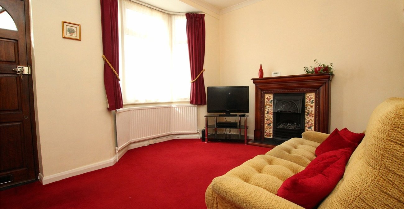 2 bedroom house for sale in London | Robinson Jackson