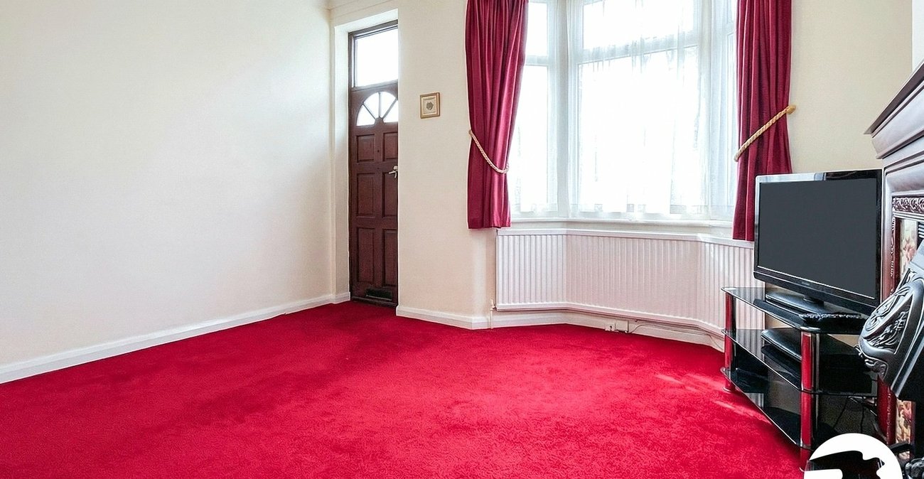 2 bedroom house for sale in London | Robinson Jackson