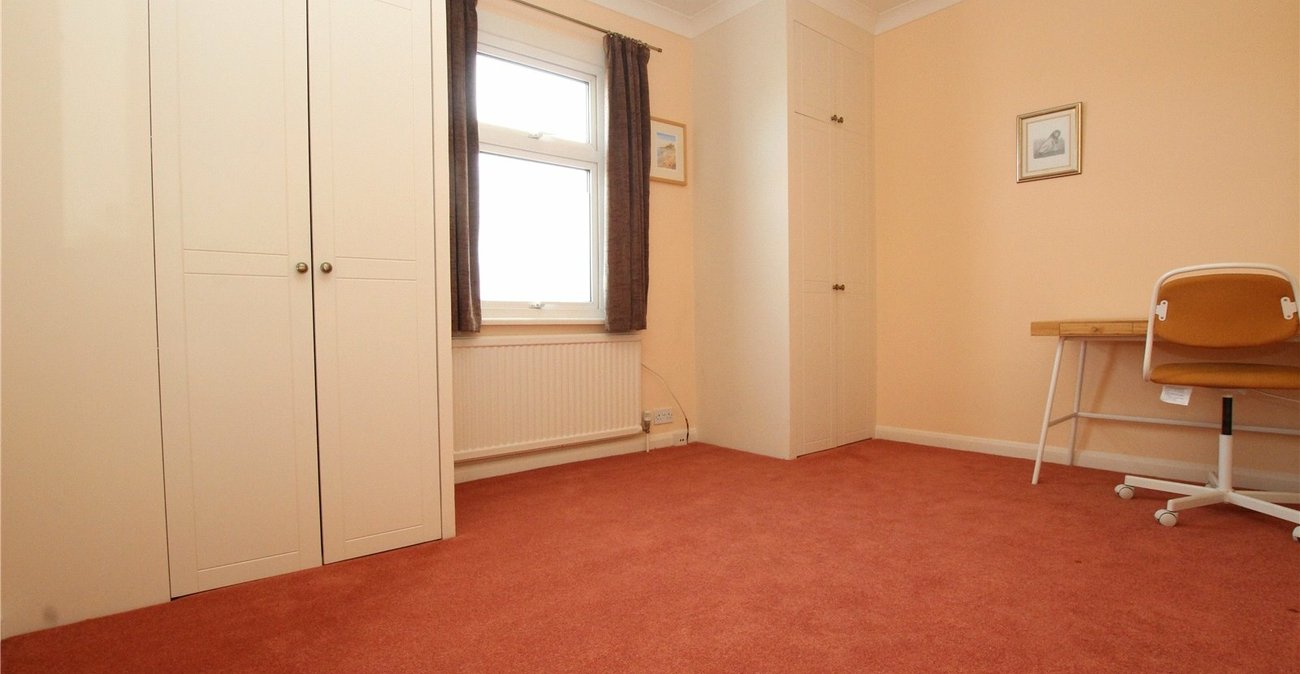 2 bedroom house for sale in London | Robinson Jackson