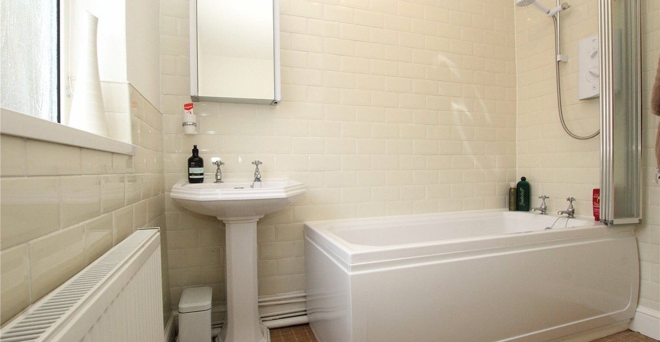 2 bedroom house for sale in London | Robinson Jackson