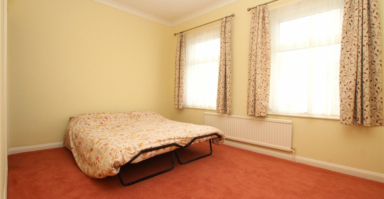 2 bedroom house for sale in London | Robinson Jackson