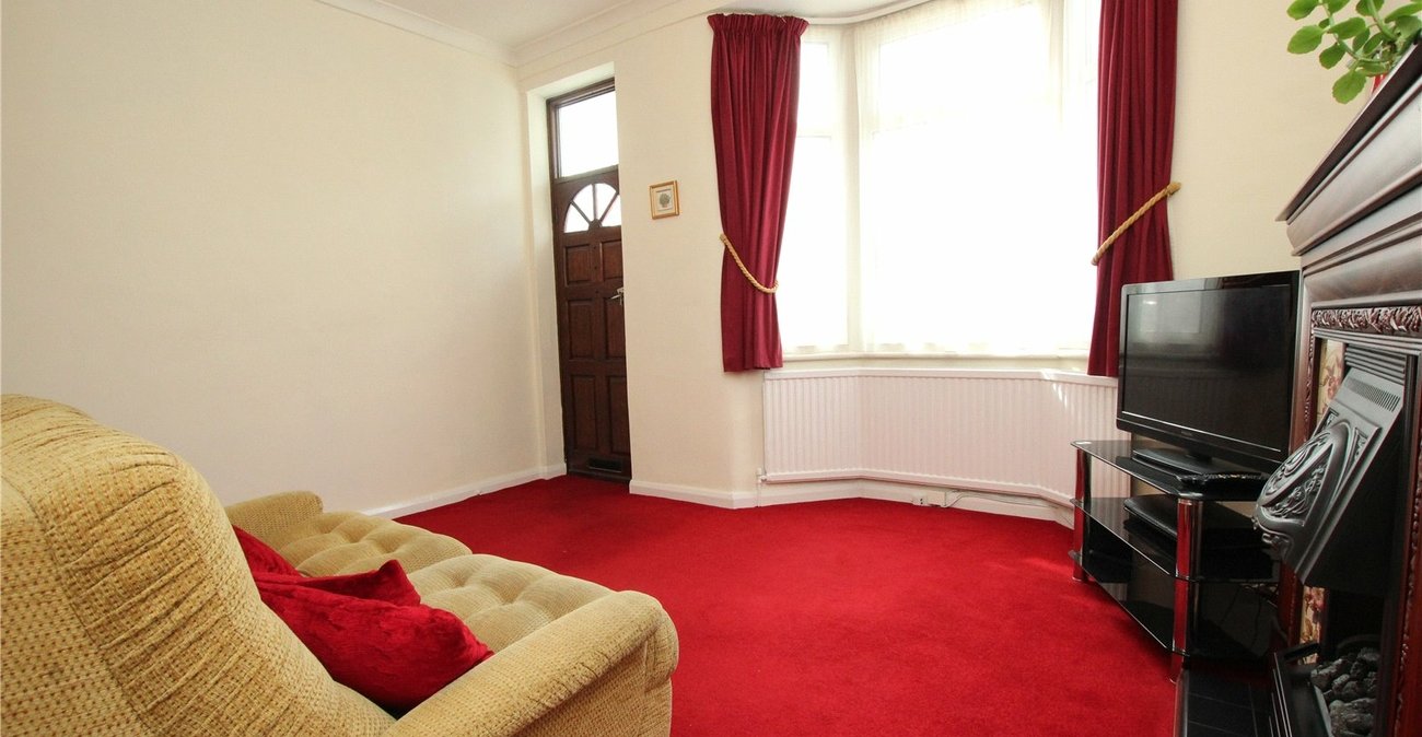 2 bedroom house for sale in London | Robinson Jackson