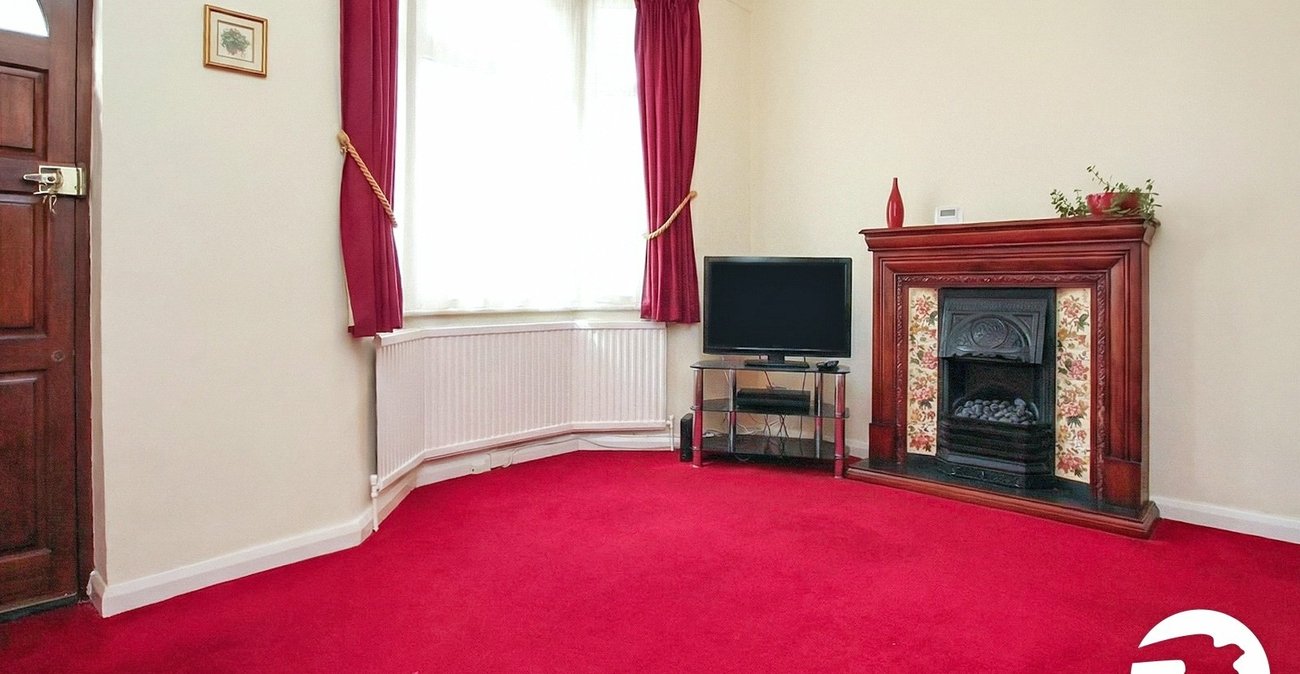2 bedroom house for sale in London | Robinson Jackson
