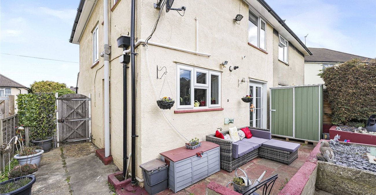 3 bedroom house for sale in Swanscombe | Robinson Jackson