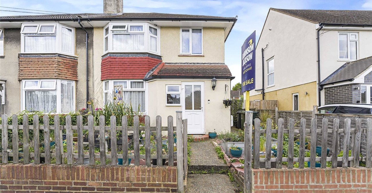 3 bedroom house for sale in Swanscombe | Robinson Jackson